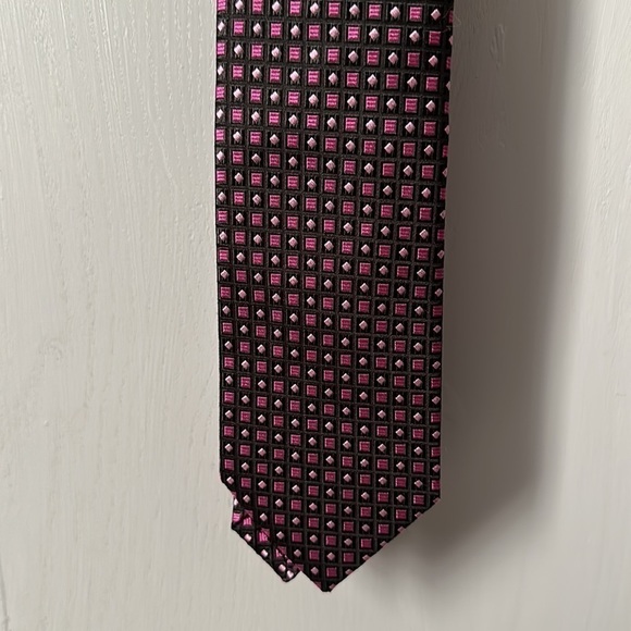 Beautiful Jos A Banks tie - Picture 2 of 3